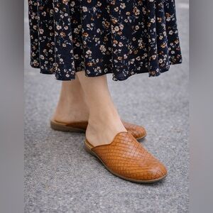 Comfortview MYA # 06117 Cognac Woven Slip-On Mules size 10.5M